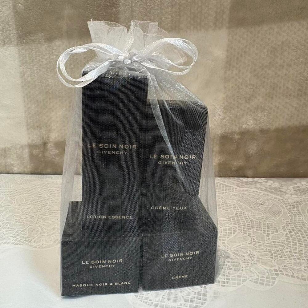 Le soin noir by givenchy